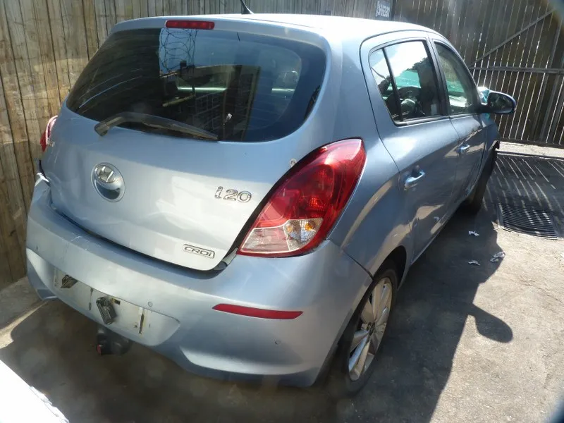2014 Hyundai i20 D4FC view 3