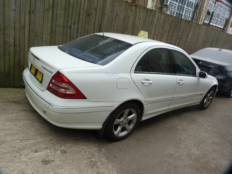 2007 Mercedes-Benz C-Class  view 3