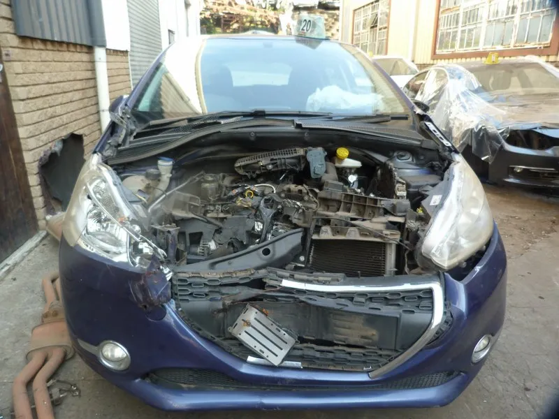 2012 Peugeot 208 10B view 2