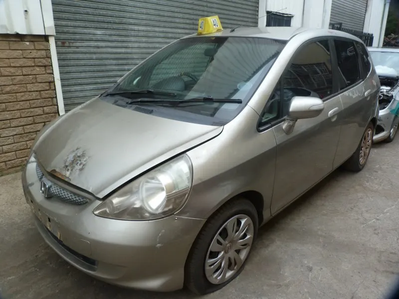 2005 Honda Jazz L13A1 view 3