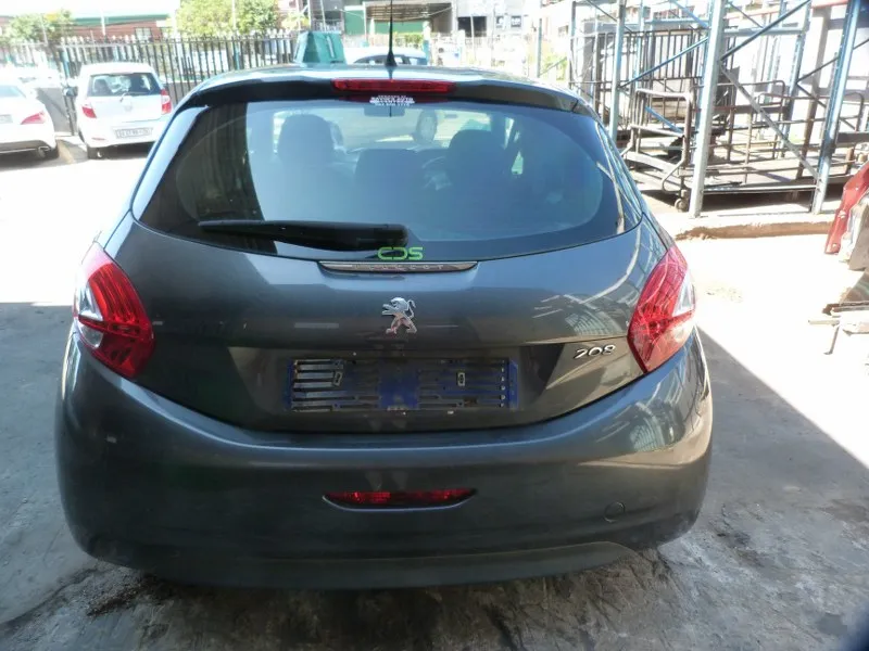 2013 Peugeot 208  view 6