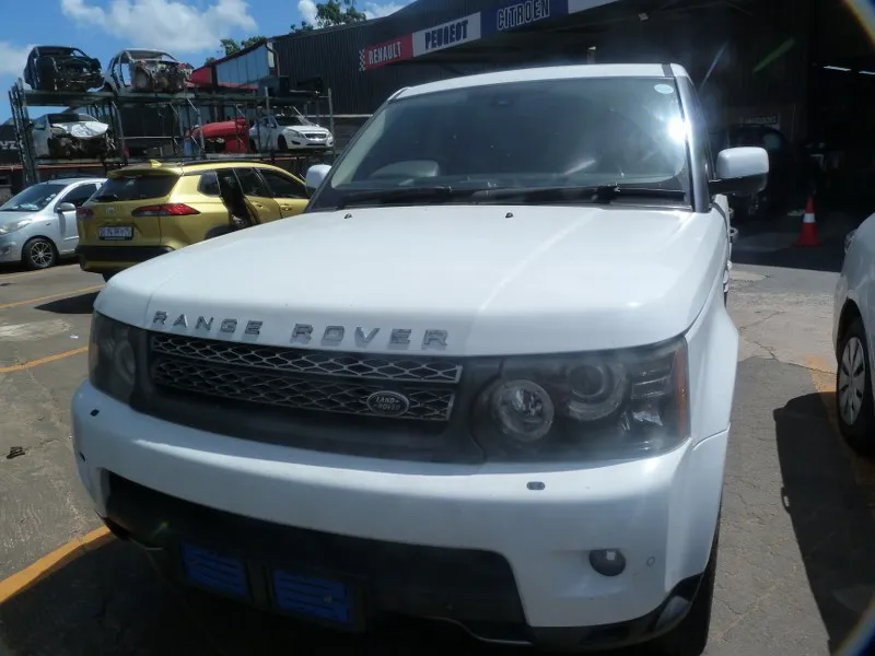 2011 Land Rover Range Rover Sport 5.0 view 2