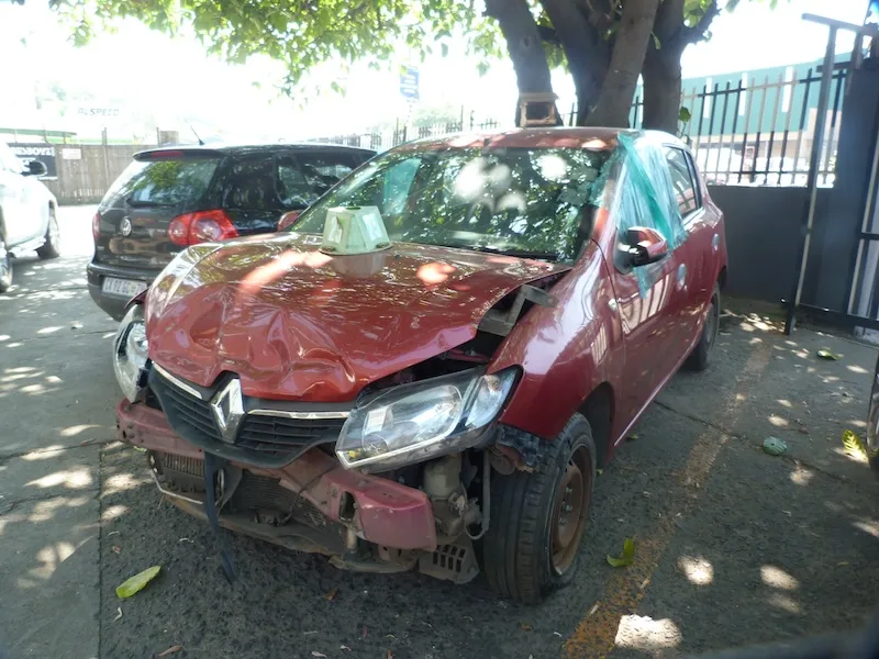2015 Renault Sandero  view 3