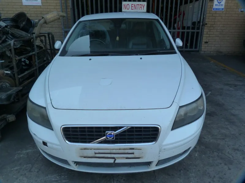 2004 Volvo S40 B5254T3 view 2