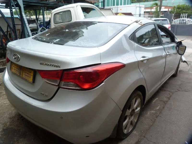 2011 Hyundai Elantra view 2
