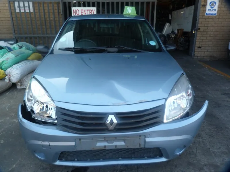 2010 Renault Sandero  view 2