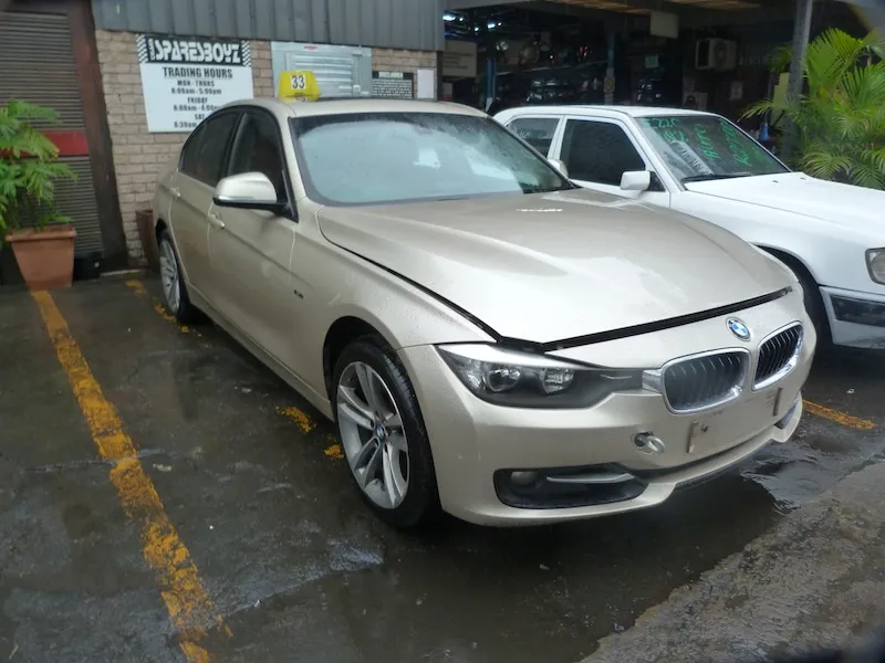 2013 BMW 3 Series  view 2