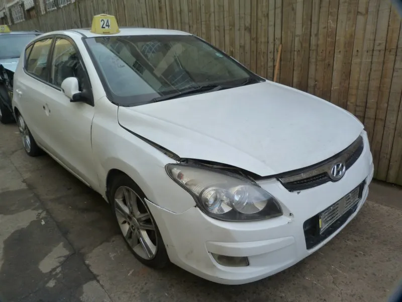 2010 Hyundai i30 G4GC view 4
