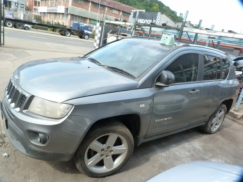 2011 Jeep Compass  view 5