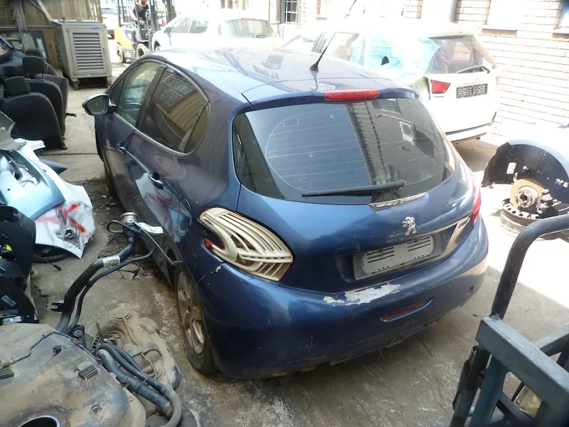2013 Peugeot 208 thumbnail 6