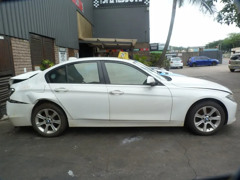 2013 BMW 3 Series N47N view 5
