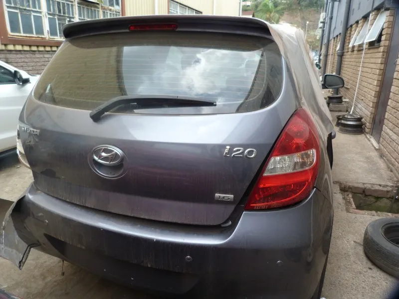 2012 Hyundai i20 G4FC view 7