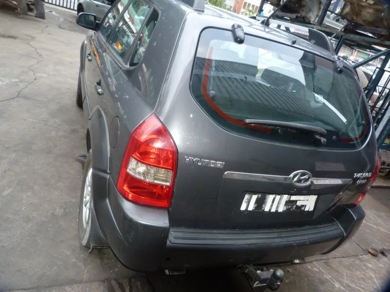 2007 Hyundai Tucson G4GC view 3