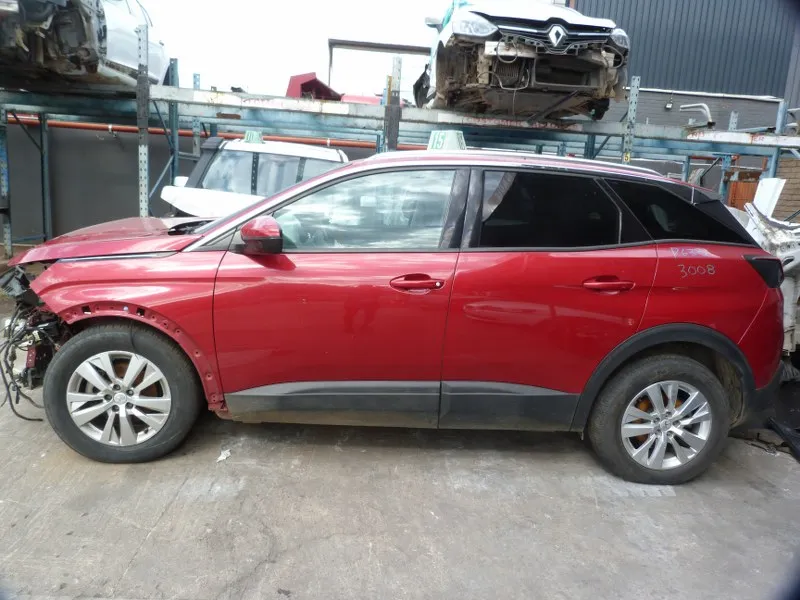 2018 Peugeot 3008 10FJ view 4