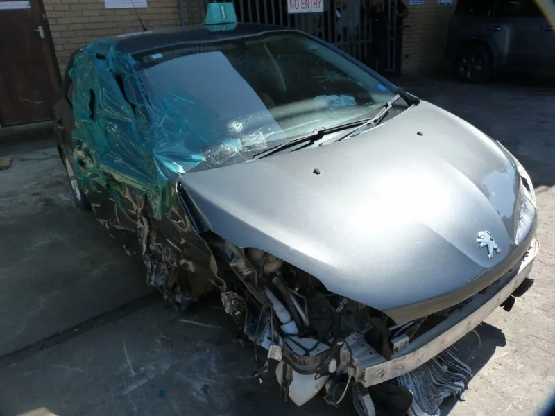 2013 Peugeot 208  view 11