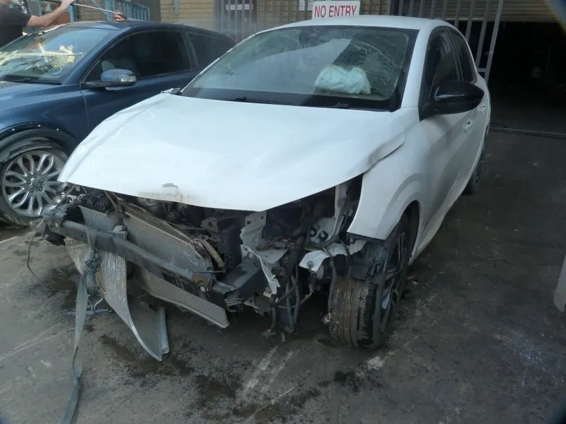 2023 Peugeot 208 view 5