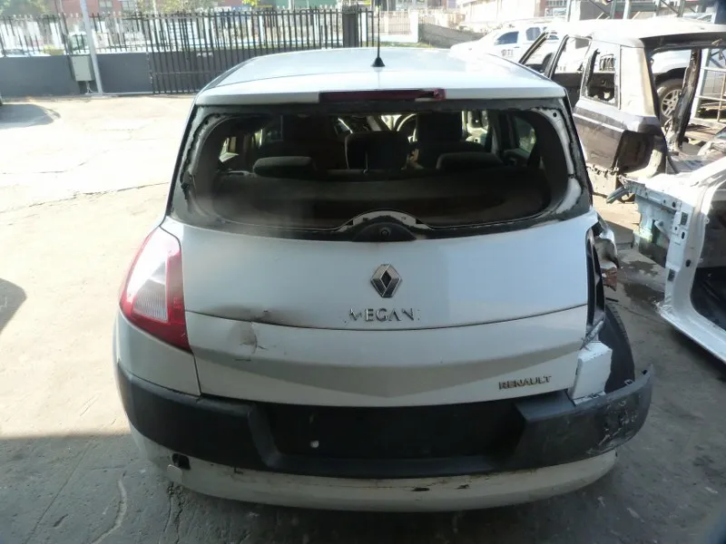 2004 Renault Megane 4KM view 6
