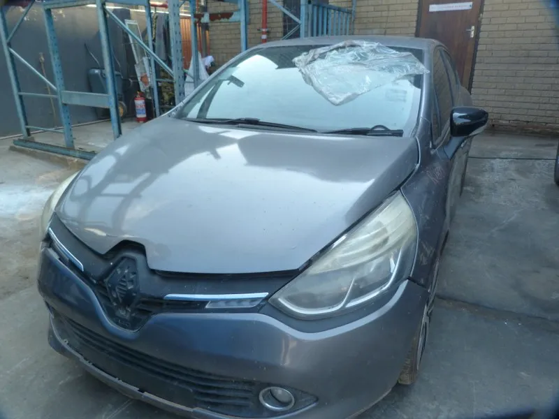 2014 Renault Clio H4BA view 2