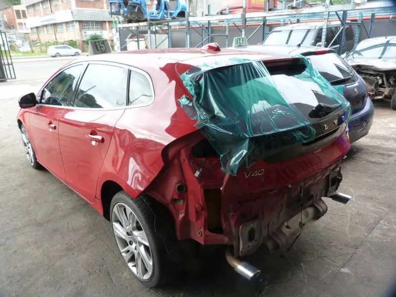 2012 Volvo V40 D5204T6 view 6