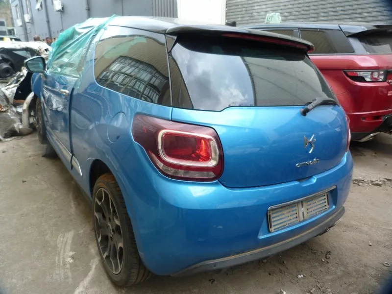 2015 Citroën DS3 10FJ view 6