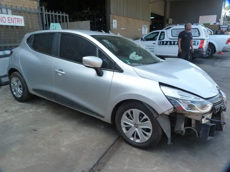 2017 Renault Clio H4B view 2