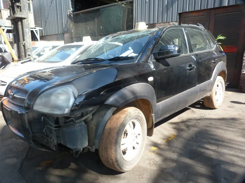 2006 Hyundai Tucson G4GC view 4