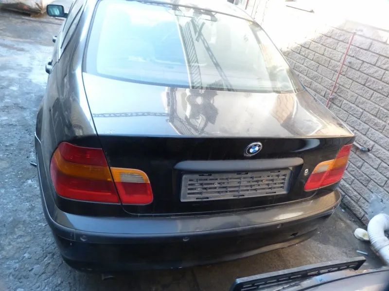 2003 BMW 3 Series N42 view 3