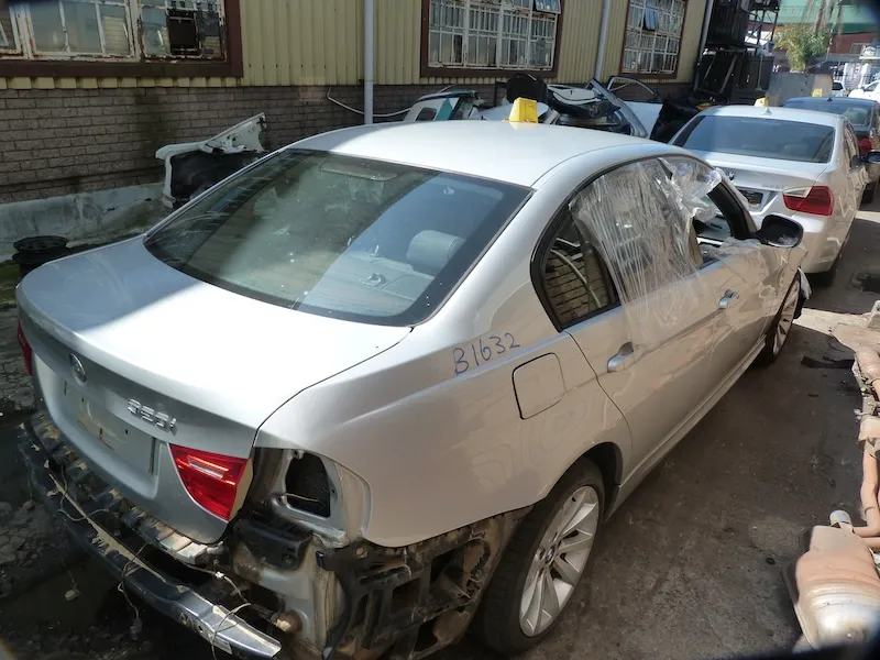 2010 BMW 3 Series N46N view 6