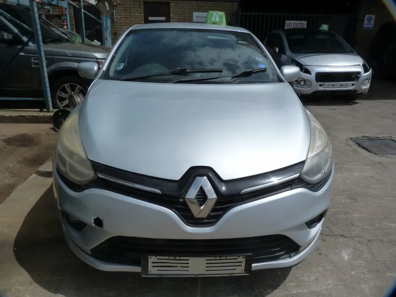 2017 Renault Clio  view 2