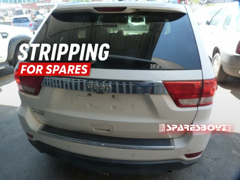 2011 Jeep Grand Cherokee  view 4