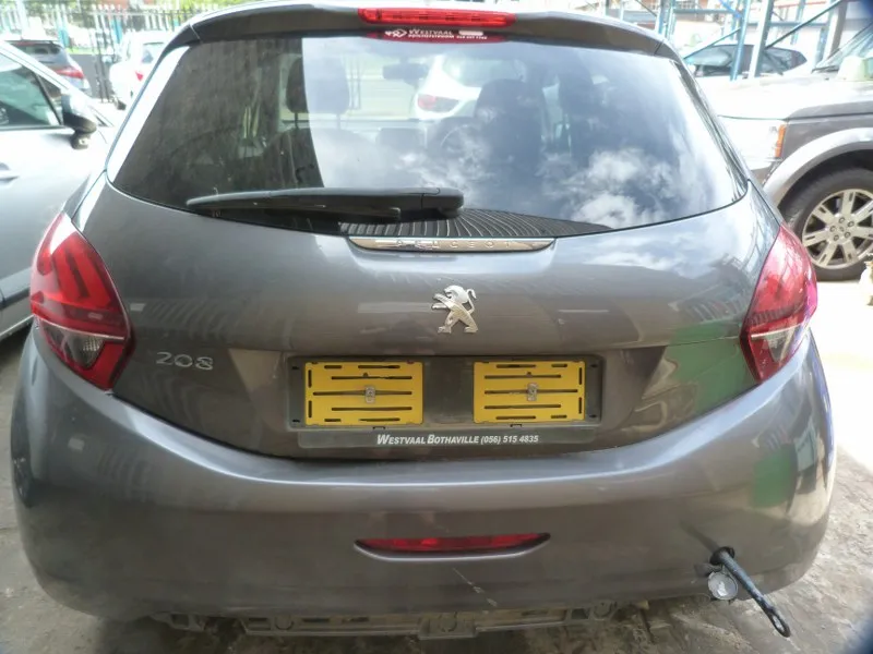 2020 Peugeot 208 10B1 view 4