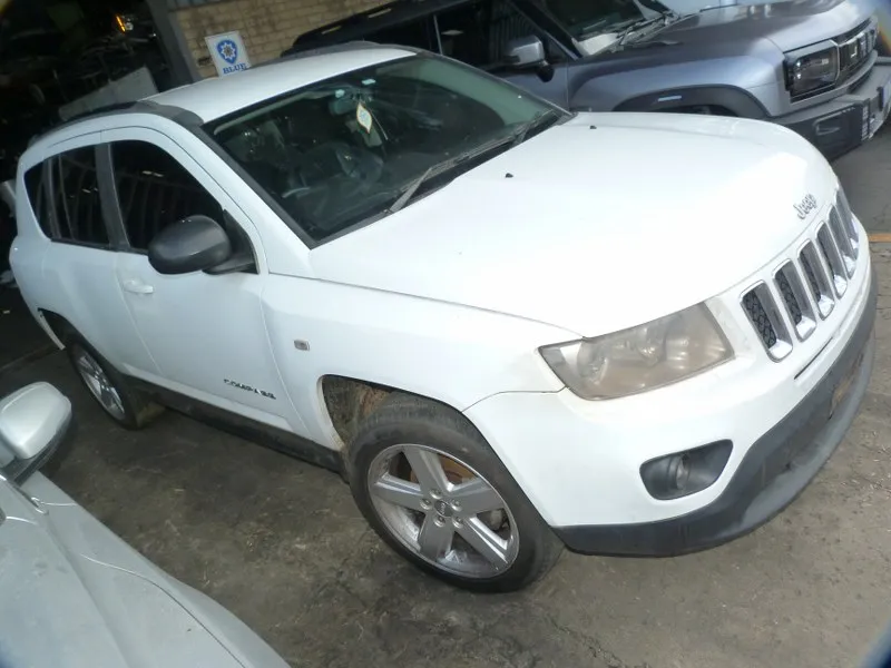 2013 Jeep Compass  view 5