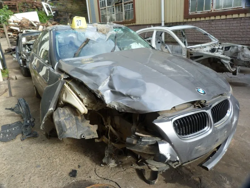 2010 BMW 3 Series N46N view 3