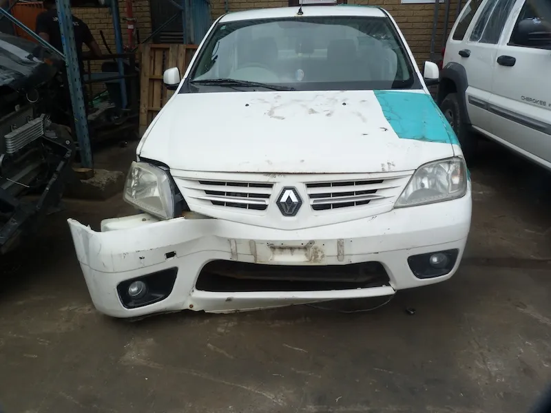 2010 Renault Logan thumbnail 3