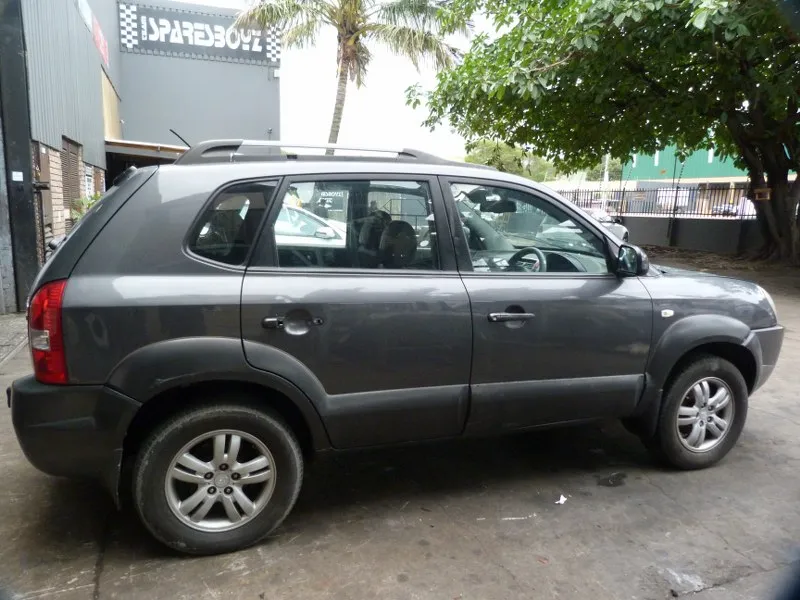 2007 Hyundai Tucson G4GC view 4