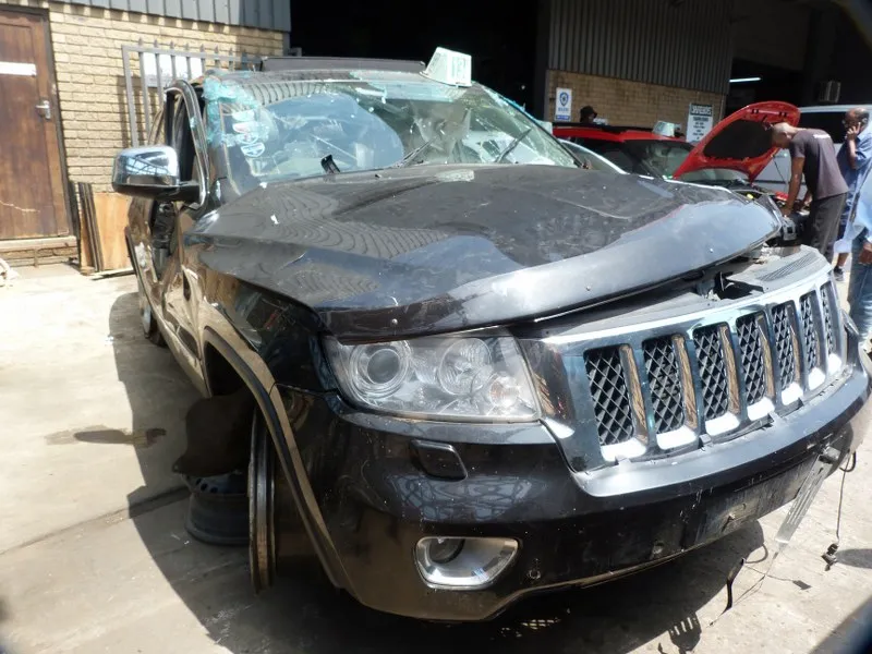 2013 Jeep Grand Cherokee  view 2