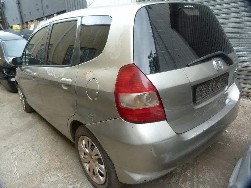 2005 Honda Jazz L13A1 view 6