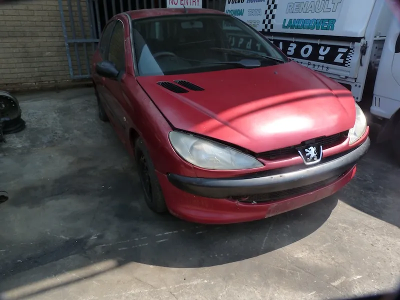 2001 Peugeot 206  view 3