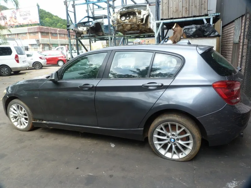 2011 BMW 1 Series N13 view 6