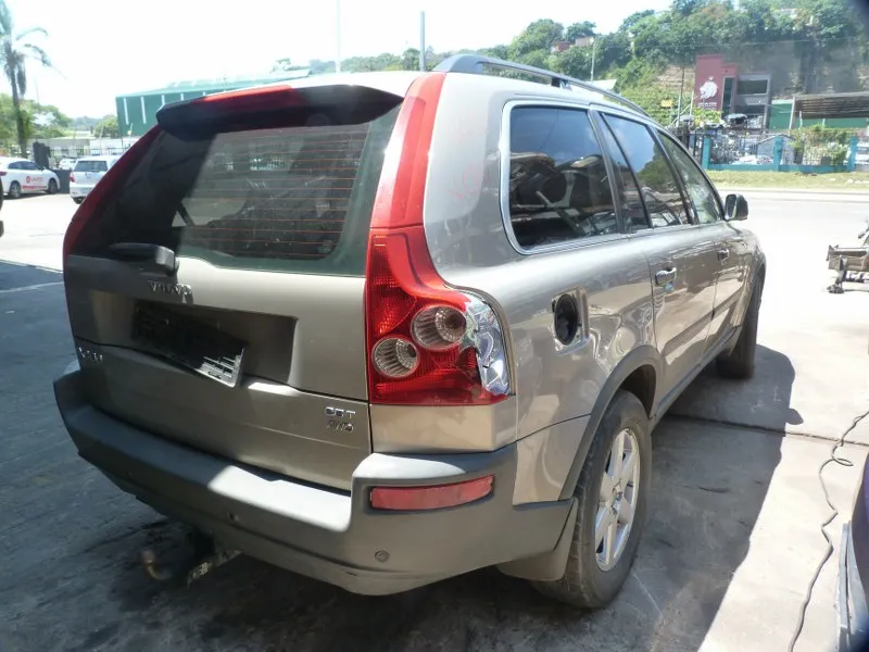2005 Volvo XC90 B5254T view 7