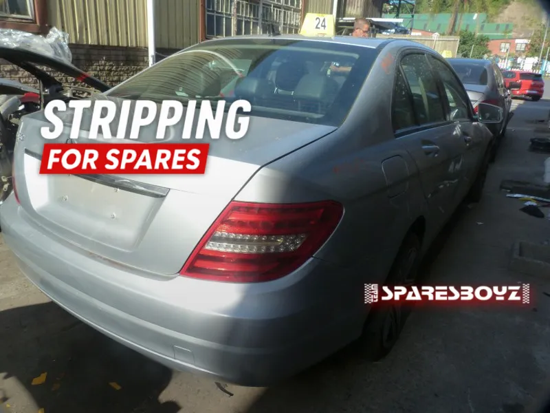 2012 Mercedes-Benz C-Class view 5