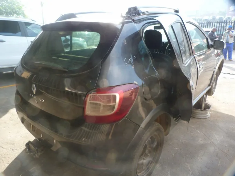2014 Renault Sandero view 3