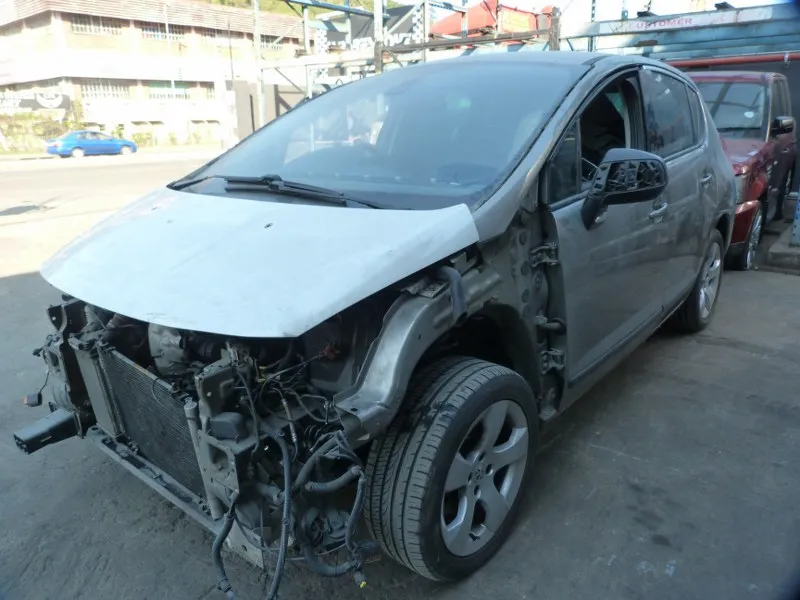 2011 Peugeot 3008 view 2