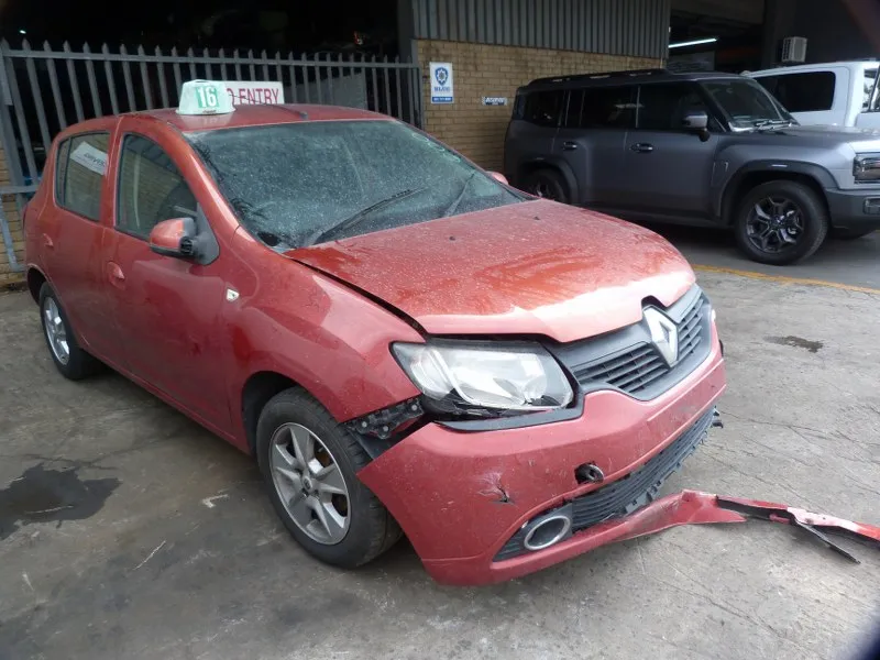 2014 Renault Sandero  view 3
