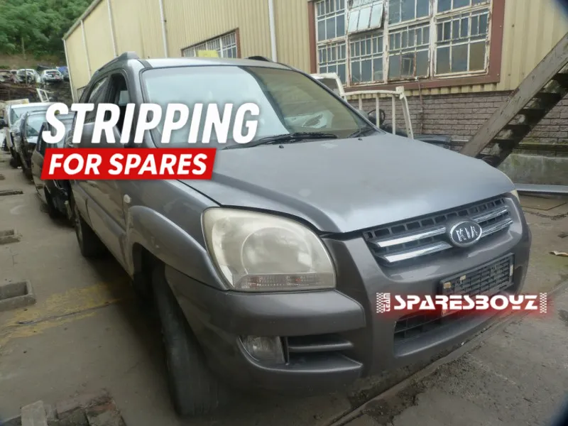 2004 Kia Sportage G4GC view 2