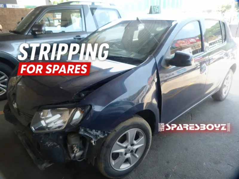 2015 Renault Sandero  view 2