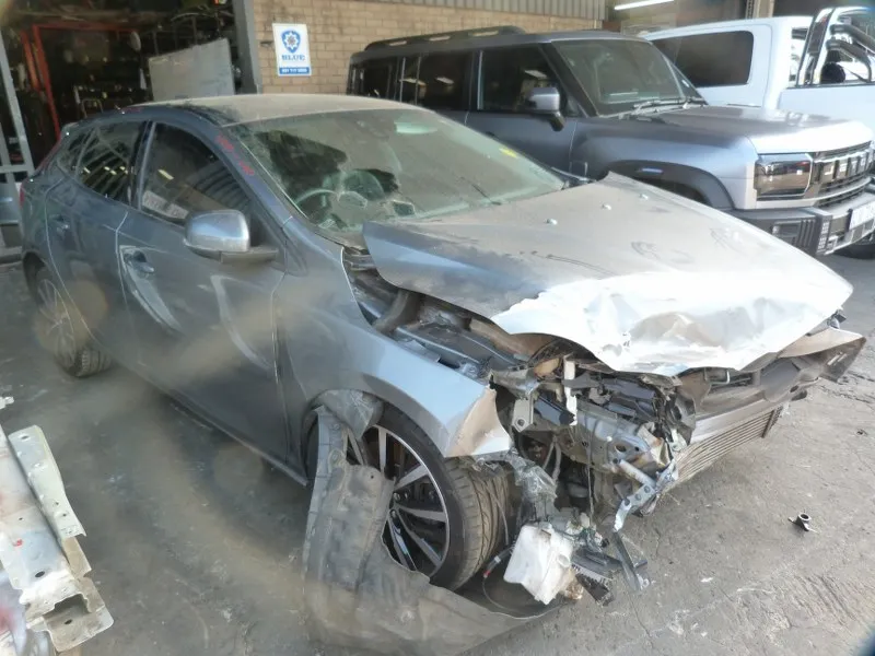2017 Volvo V40 B4154T4 view 5