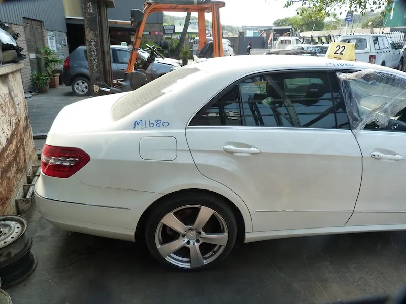 2010 Mercedes-Benz E-Class  view 7