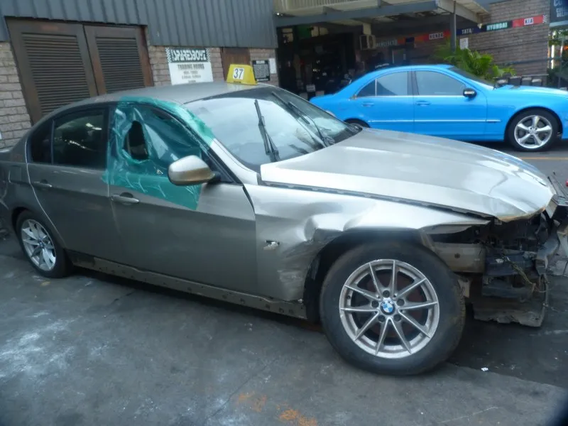 2010 BMW 3 Series N46N view 5