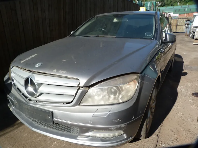2011 Mercedes-Benz C-Class W204 view 4